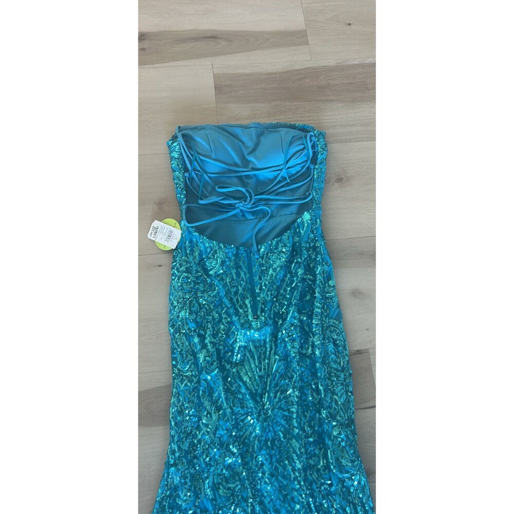 Prom Dress - Picture 2 of 7